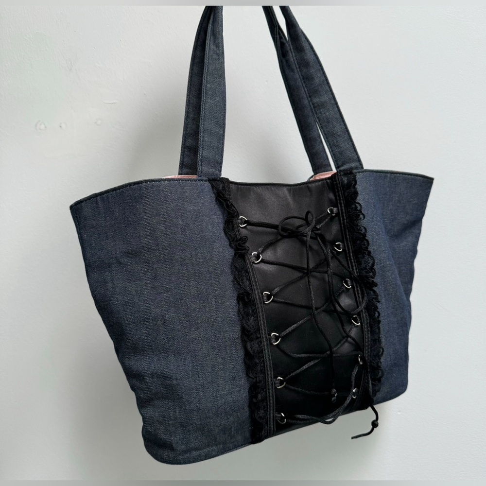 **SOLD*** Y2K Victoria’s Secret Lace Up Corset Tote - Picture 1 of 7